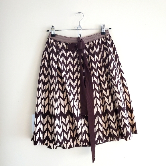 Cute A-line parisian style skirt! - Picture 1 of 3